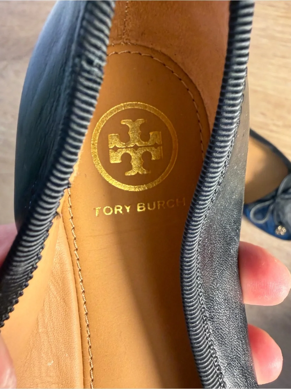 Tory Burch Black Leather Ballet Flats Bow Gold logo Accent woman 7M charm square